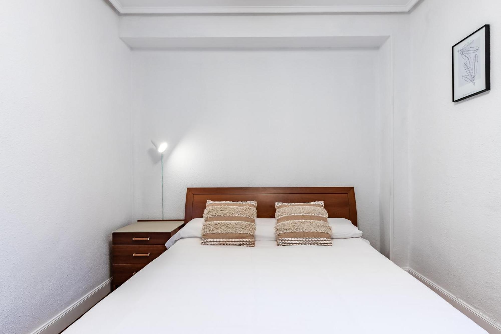 Charming 4 Double Bed Steps From The Old Town Appartamento