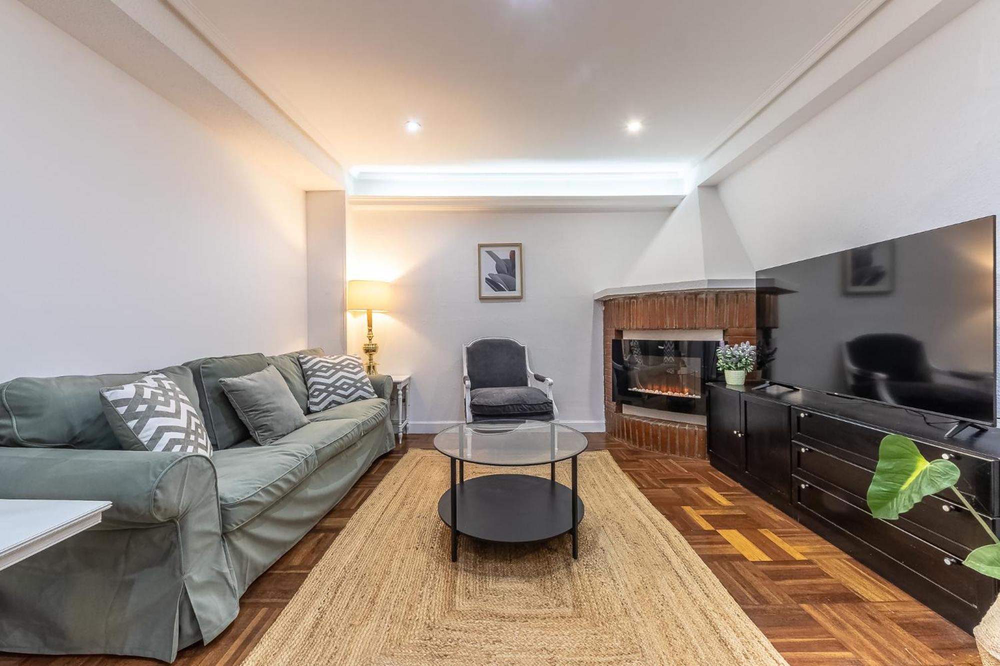 Charming 4 Double Bed Steps From The Old Town Apartamento *