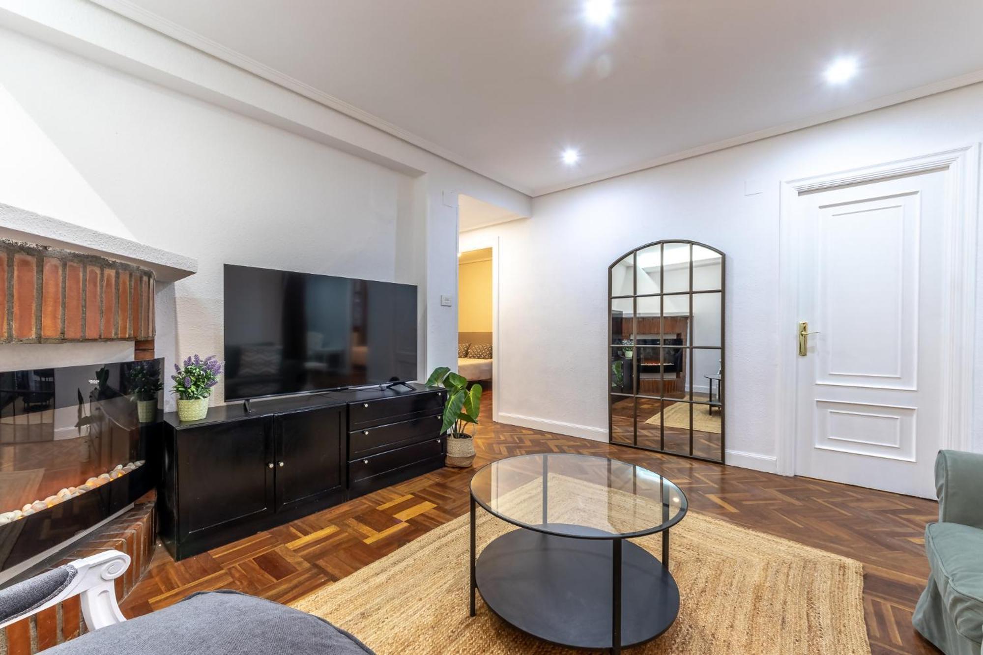 Charming 4 Double Bed Steps From The Old Town Apartamento